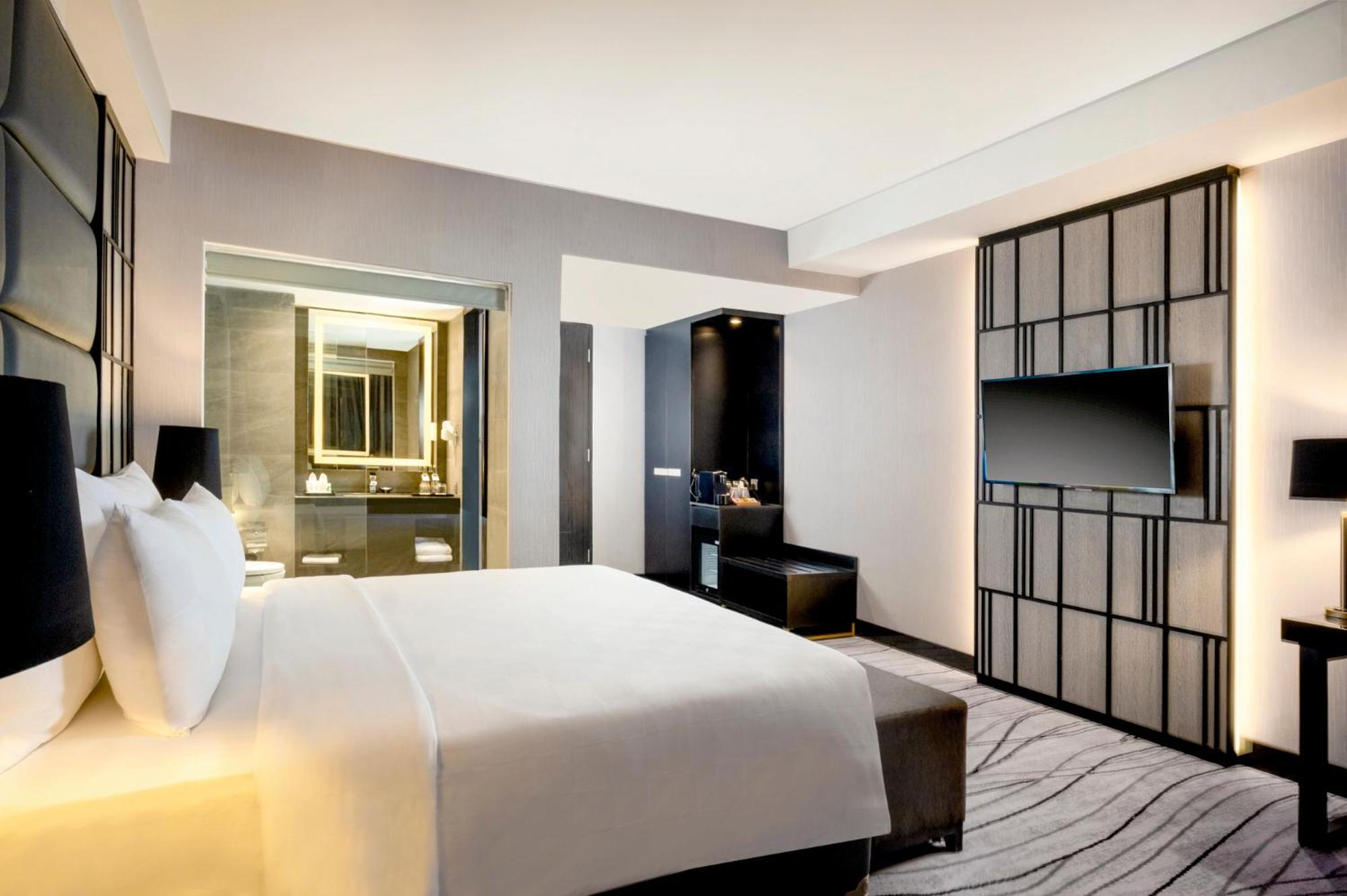 Grand Swiss-belhotel Darmo Hotel 5*